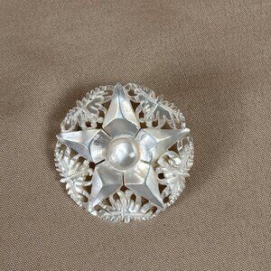 Vintage MOP carved cut out worked Mother of Pearl Round Brooch A21 Jewelry